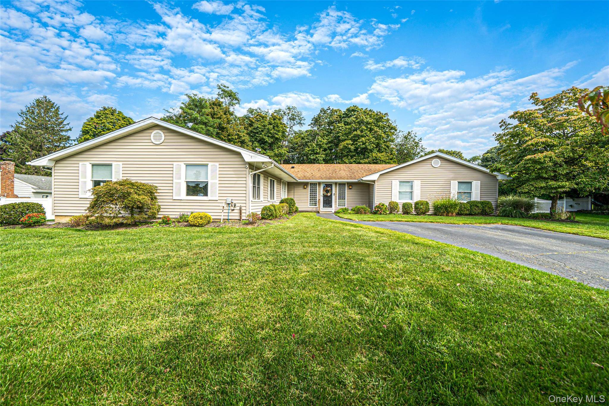 3 Stacy CT, Port Jefferson, NY 11777