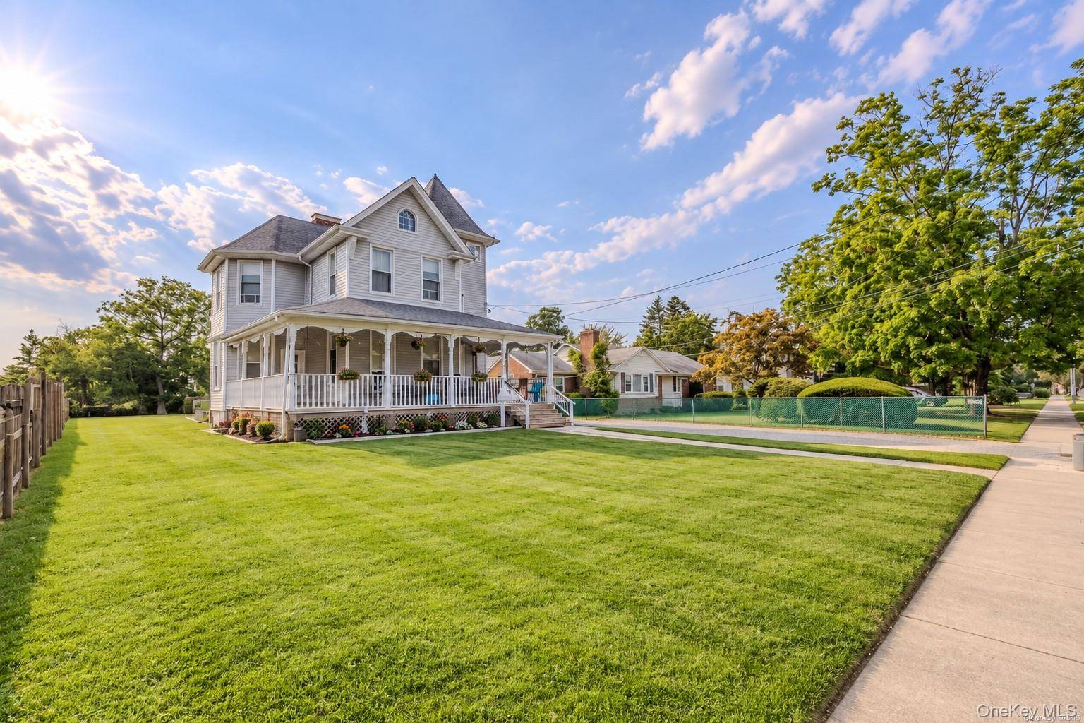 38 Park AVE, Amityville, NY 11701