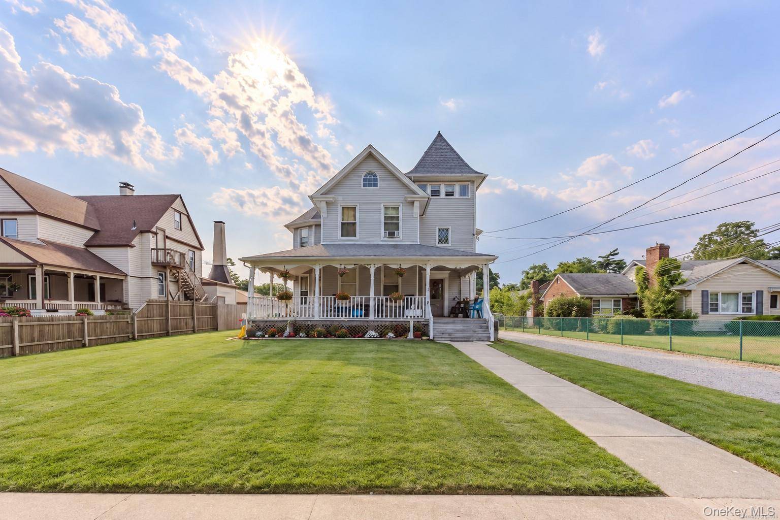 38 Park AVE, Amityville, NY 11701