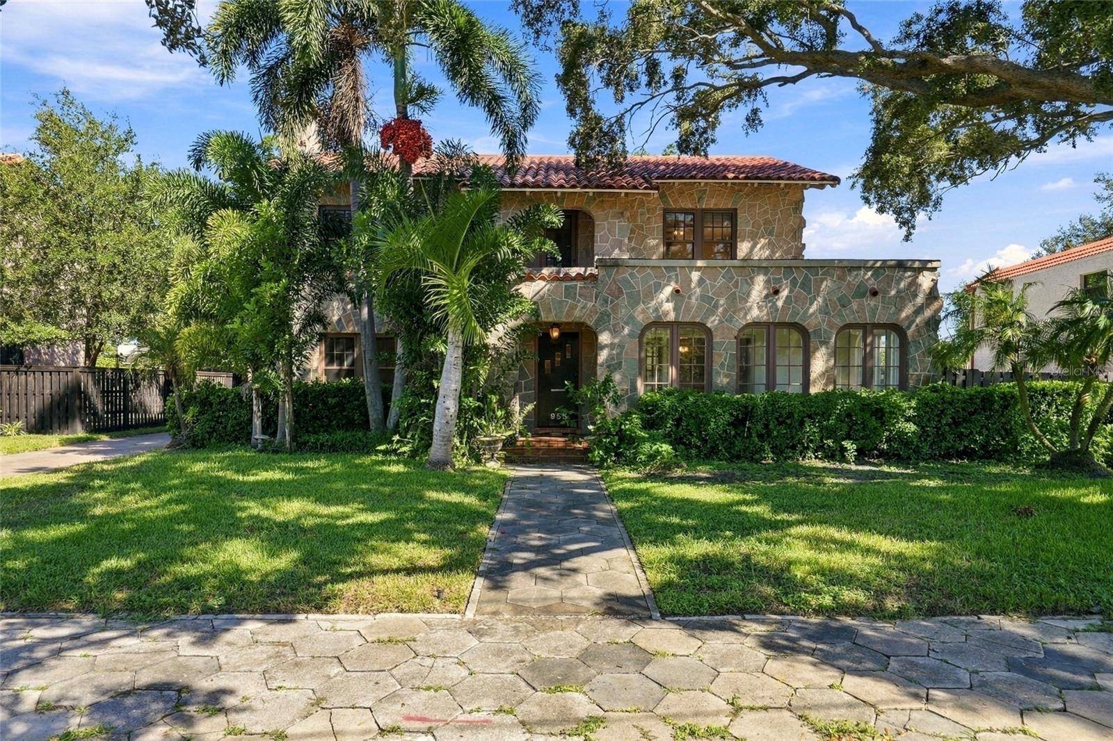 955 39TH AVE N, St Petersburg, FL 33703