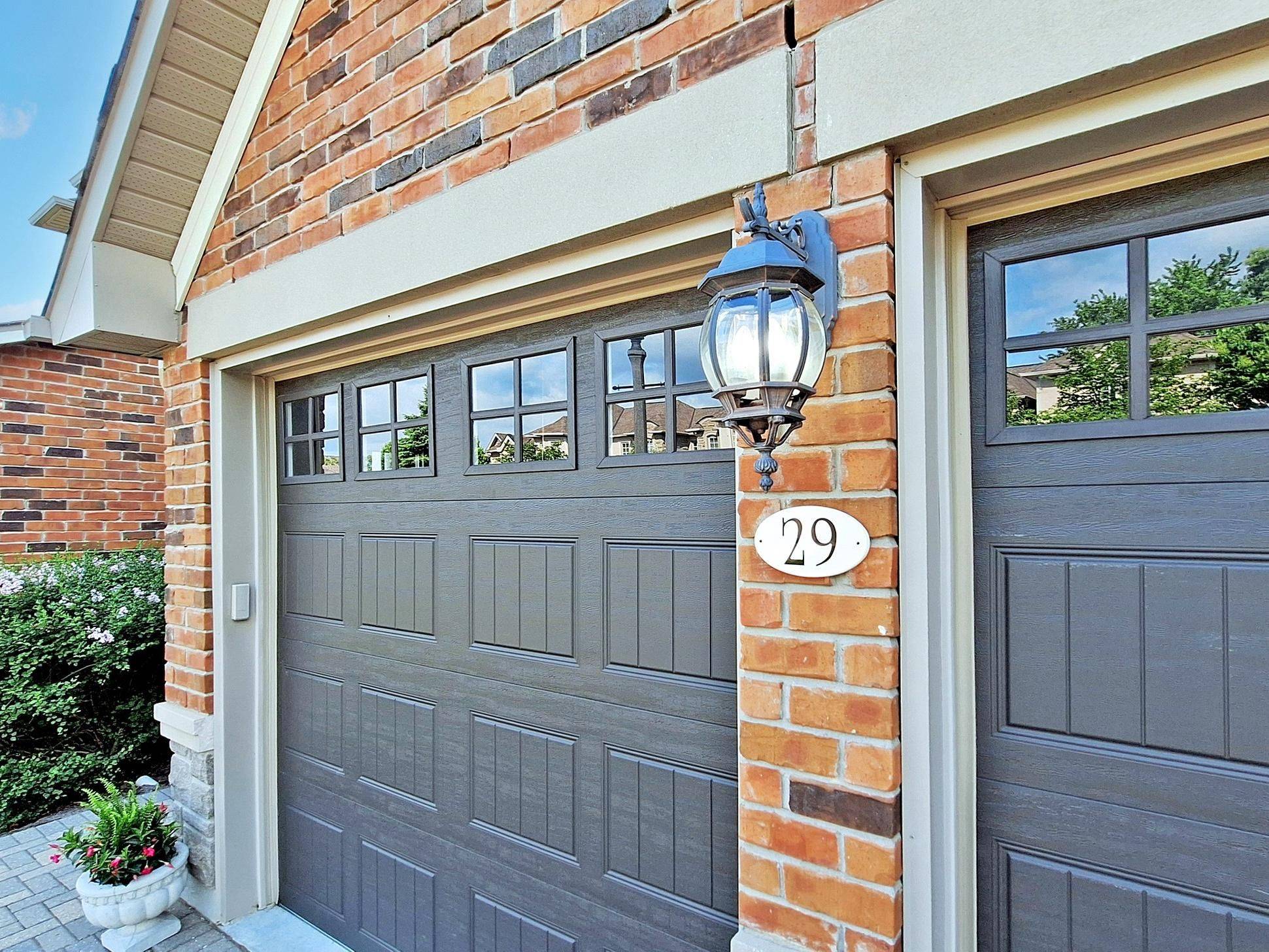 29 Tucker CT, Aurora, ON L4G 7T2