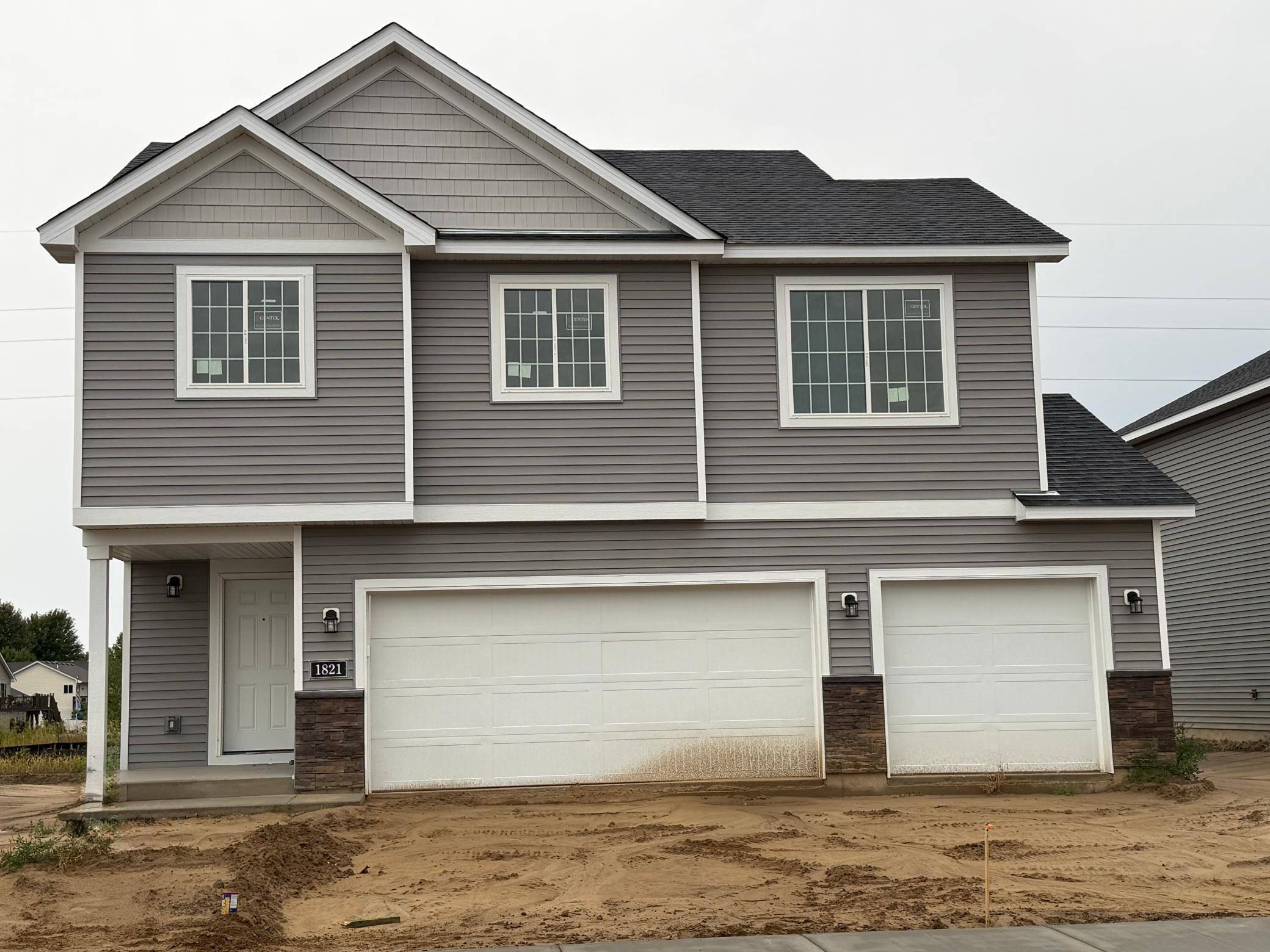 1821 Pierce ST S, Cambridge, MN 55008