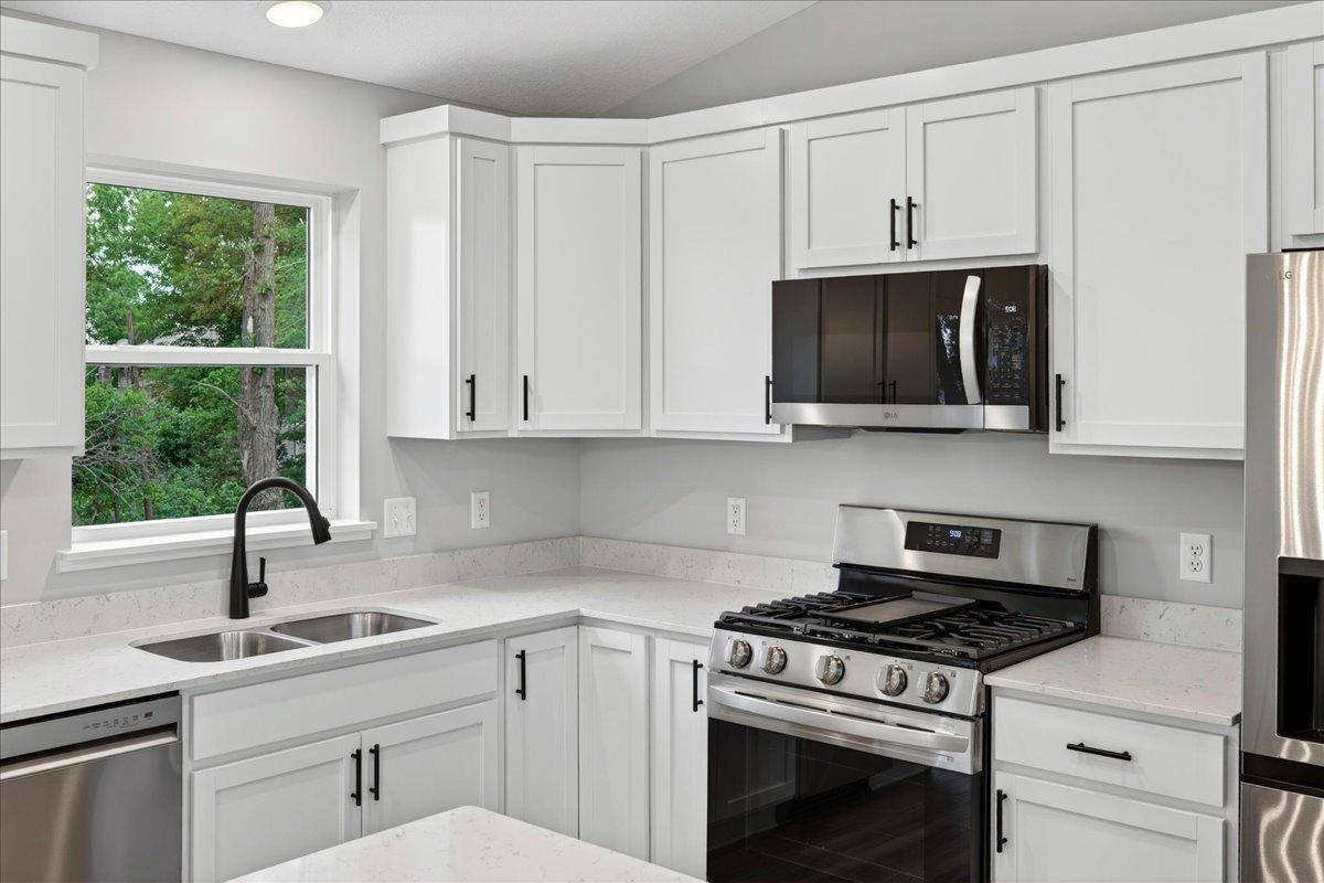 1923 Pierce ST S, Cambridge, MN 55008