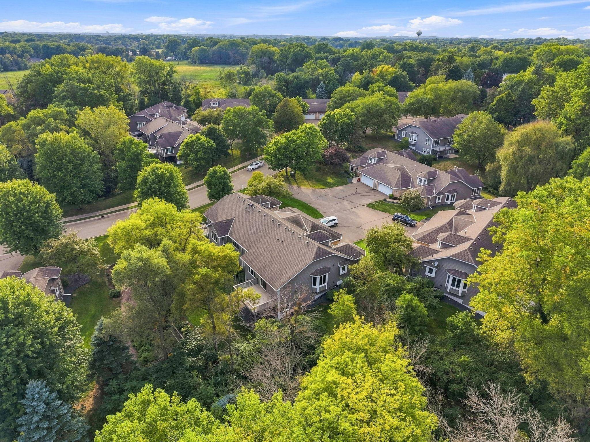 4166 Thornhill LN, Vadnais Heights, MN 55127