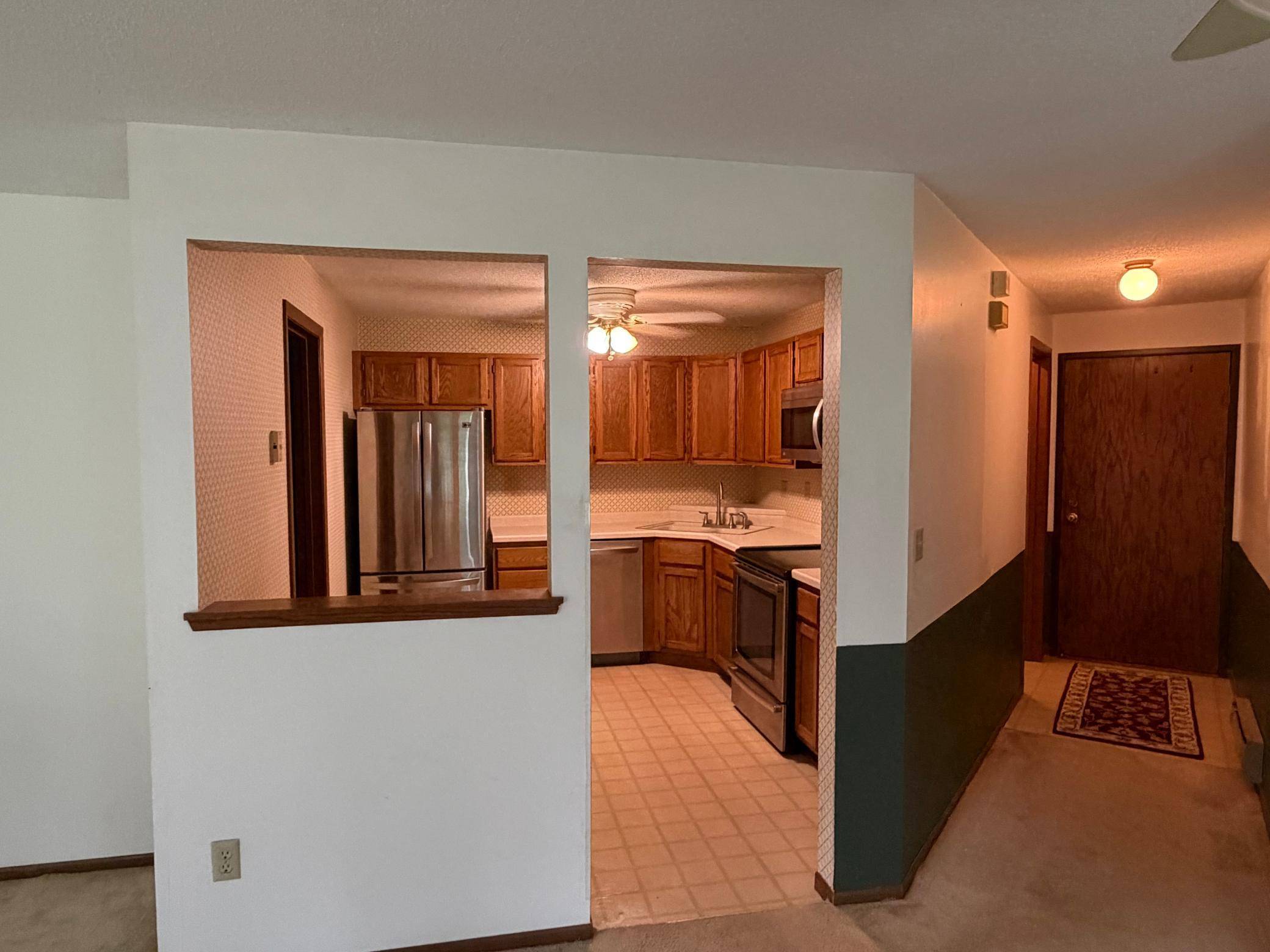 1570 Wheelock LN #104, Saint Paul, MN 55117
