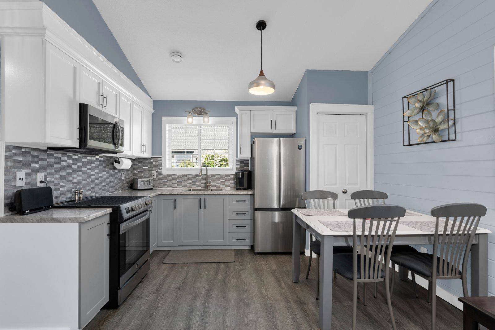 18 Temagami TRL, Wasaga Beach, ON L9Z 1X7