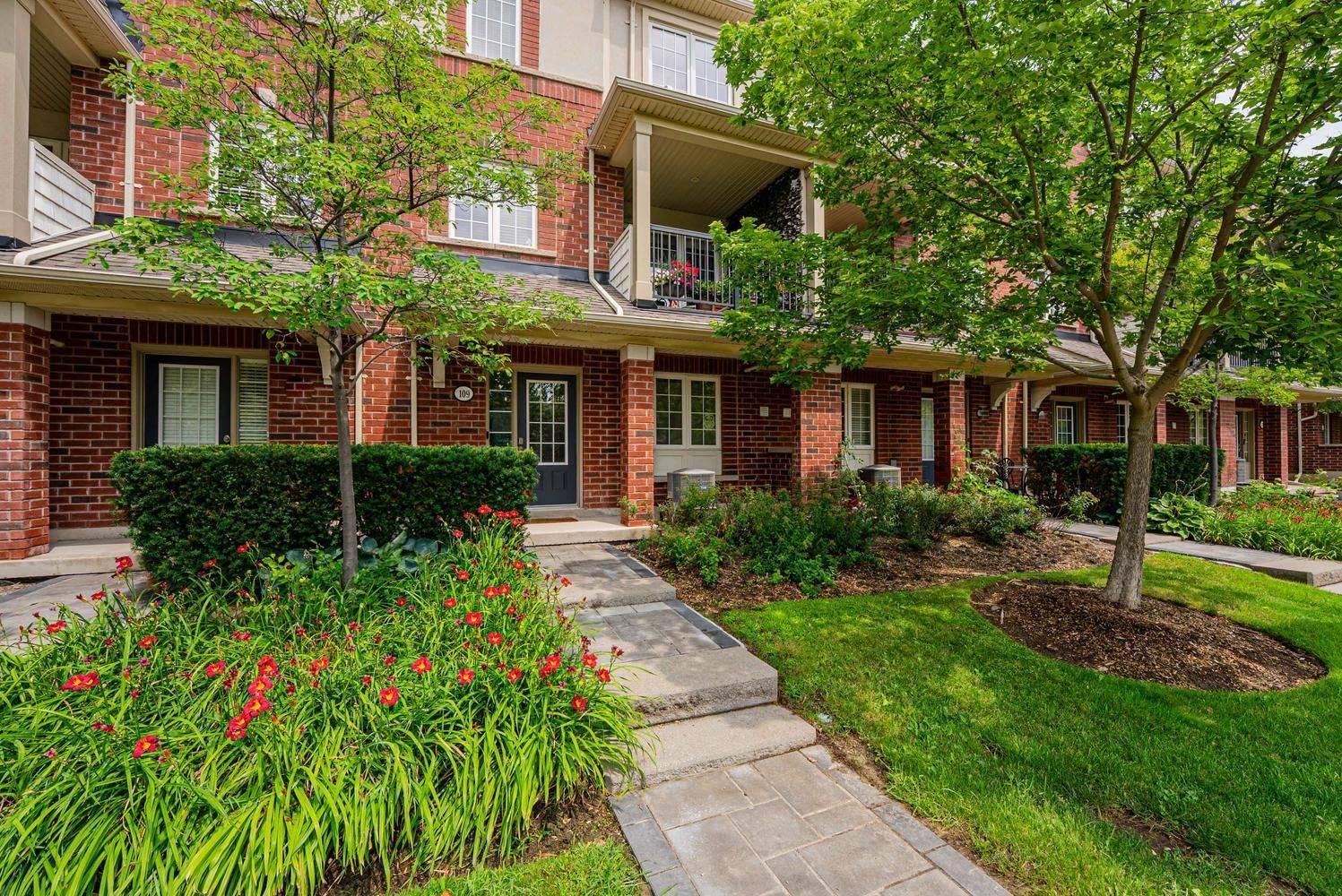 109 Georgian DR #21, Oakville, ON L6H 0E7
