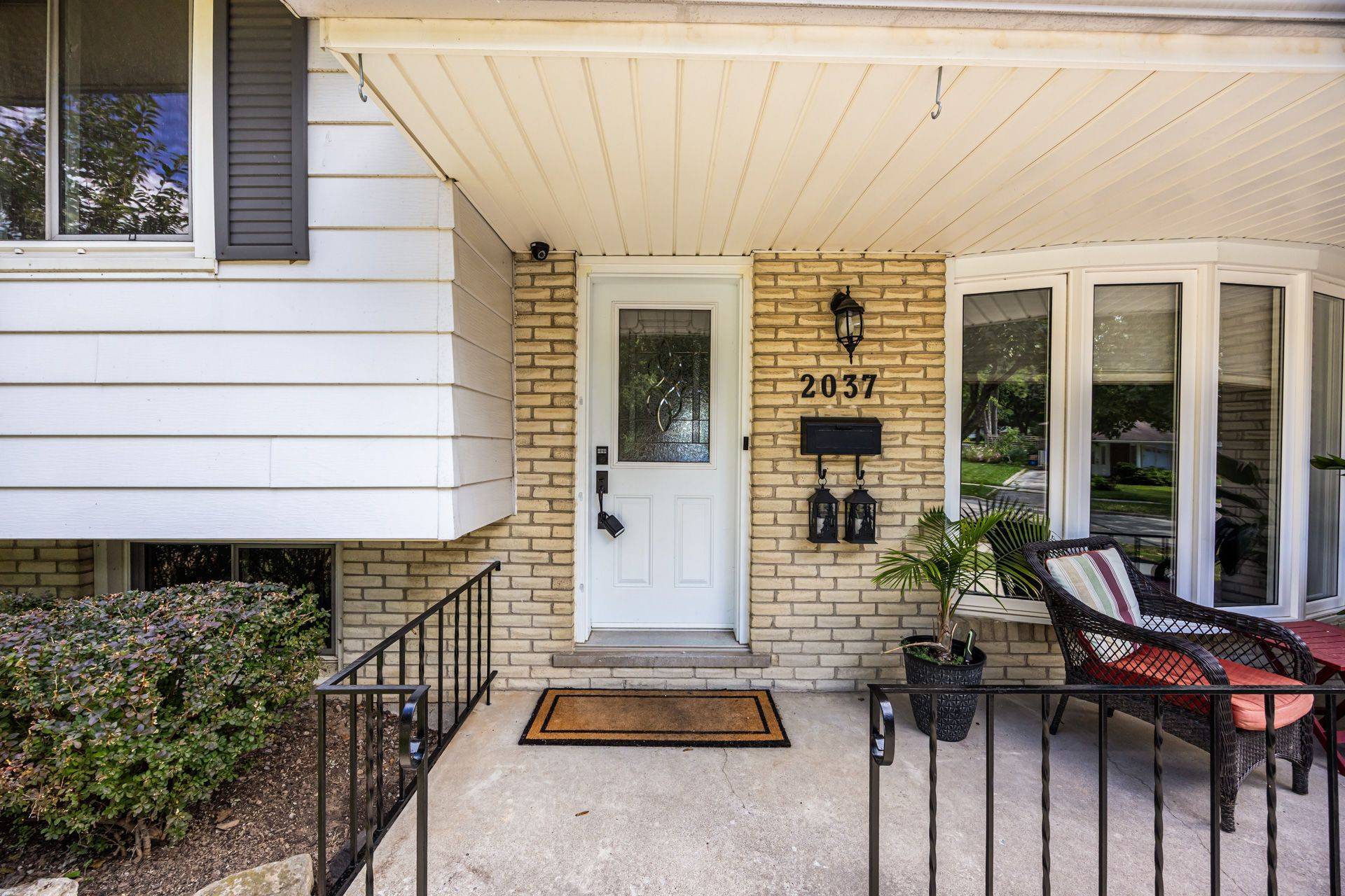 2037 Mountain Grove AVE, Burlington, ON L7P 2H8