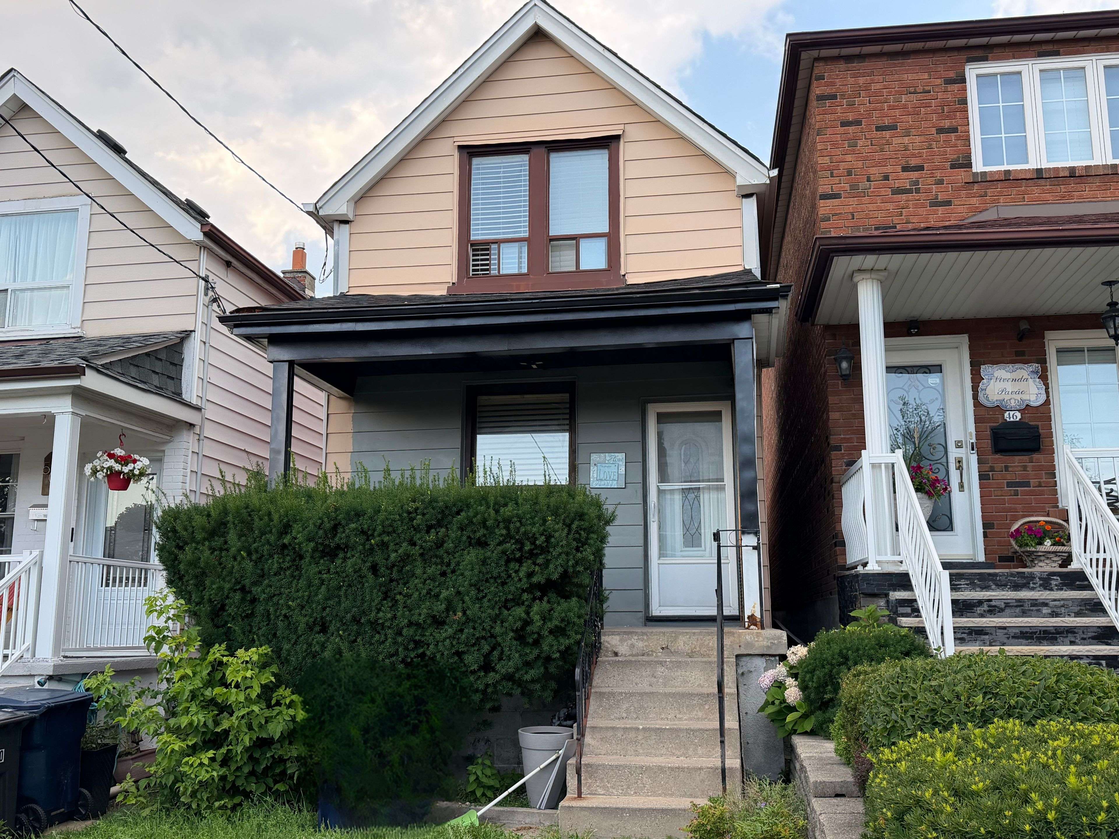 48 Corby AVE, Toronto W03, ON M6E 1V3
