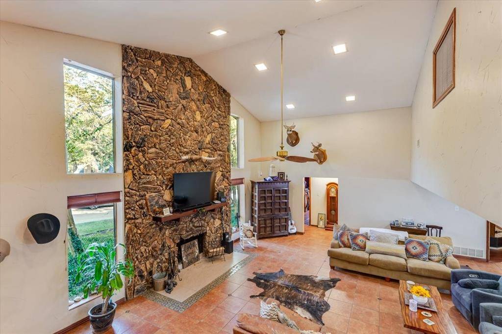 1459 Warrington Court, Fort Worth, TX 76112