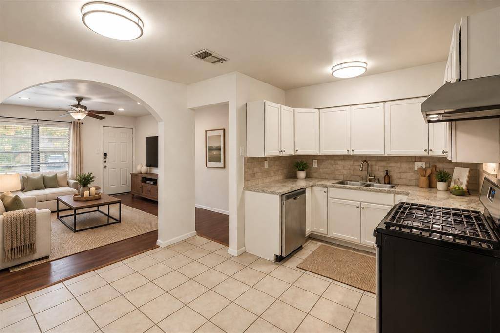 809 Helen Drive, Bedford, TX 76022