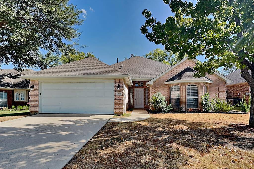 1121 Springwood Drive, Saginaw, TX 76179