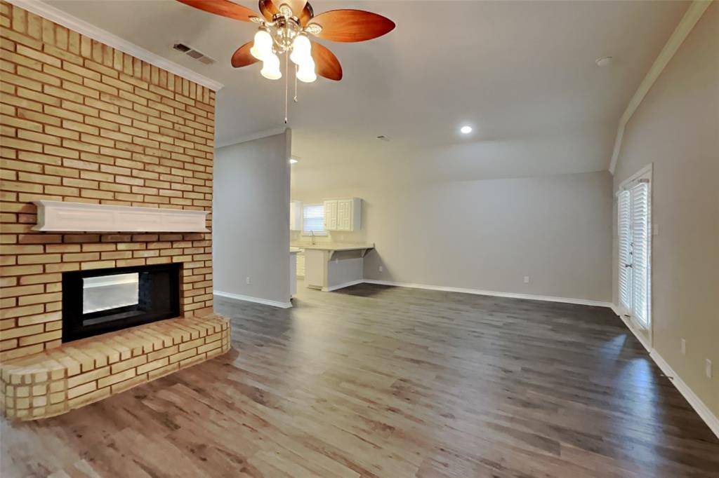 1121 Springwood Drive, Saginaw, TX 76179