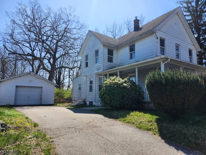 5 Locust St, Wanaque Boro, NJ 07420