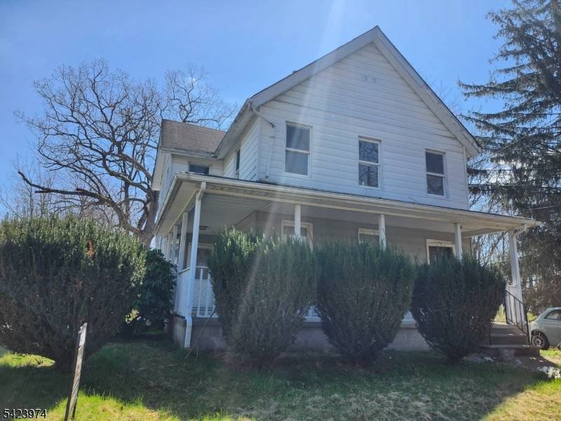 5 Locust St, Wanaque Boro, NJ 07420