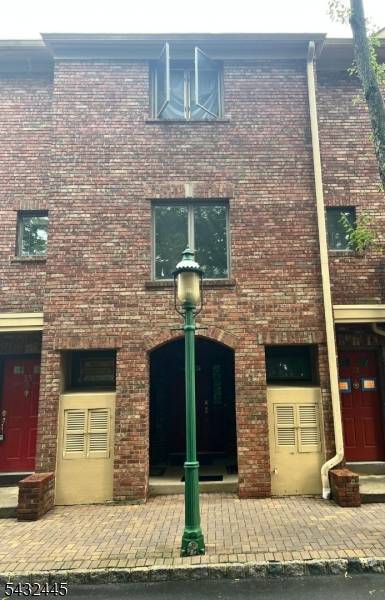 34 Mews Ln, South Orange Village Twp., NJ 07079