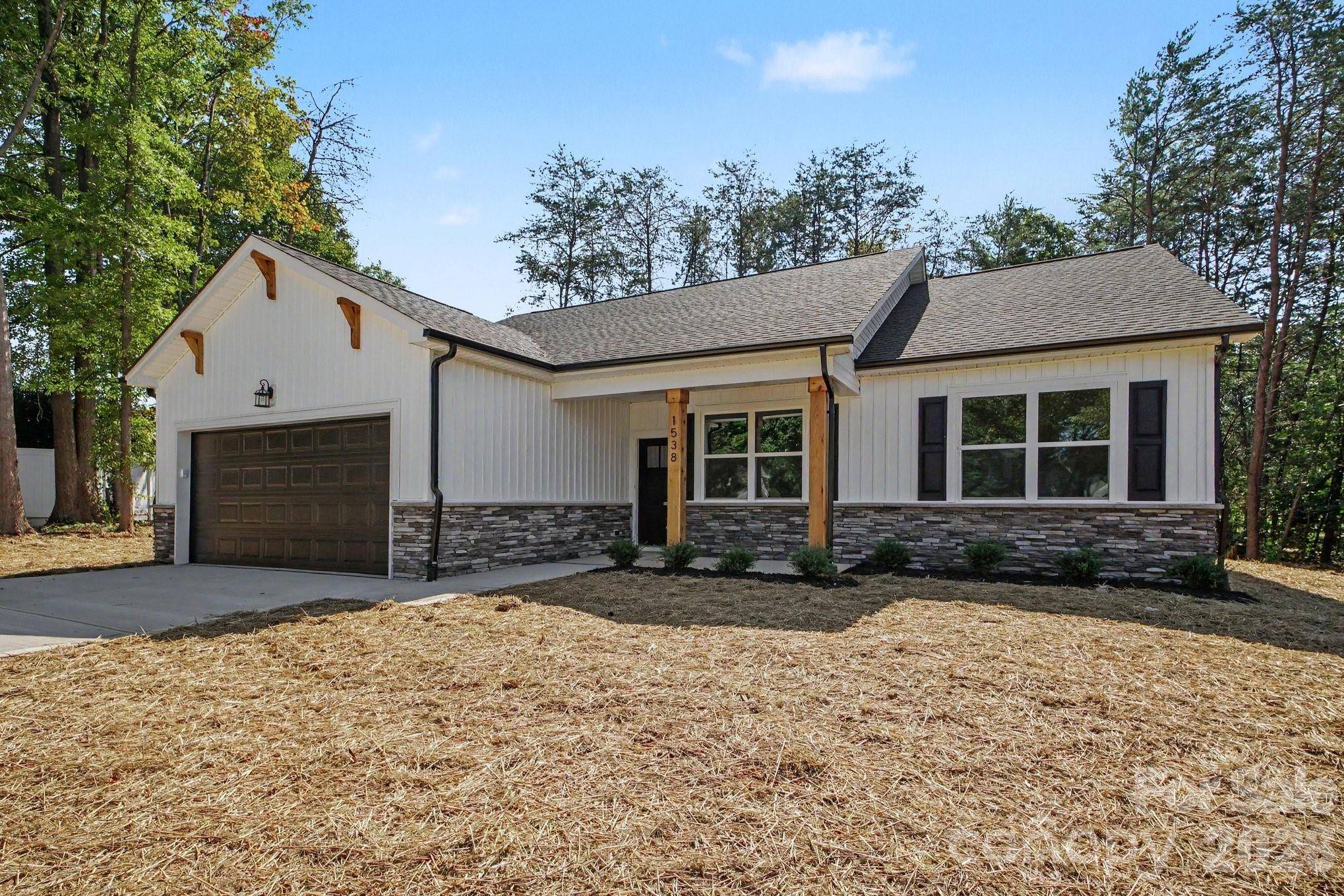 1538 34th Avenue LN NE, Hickory, NC 28601