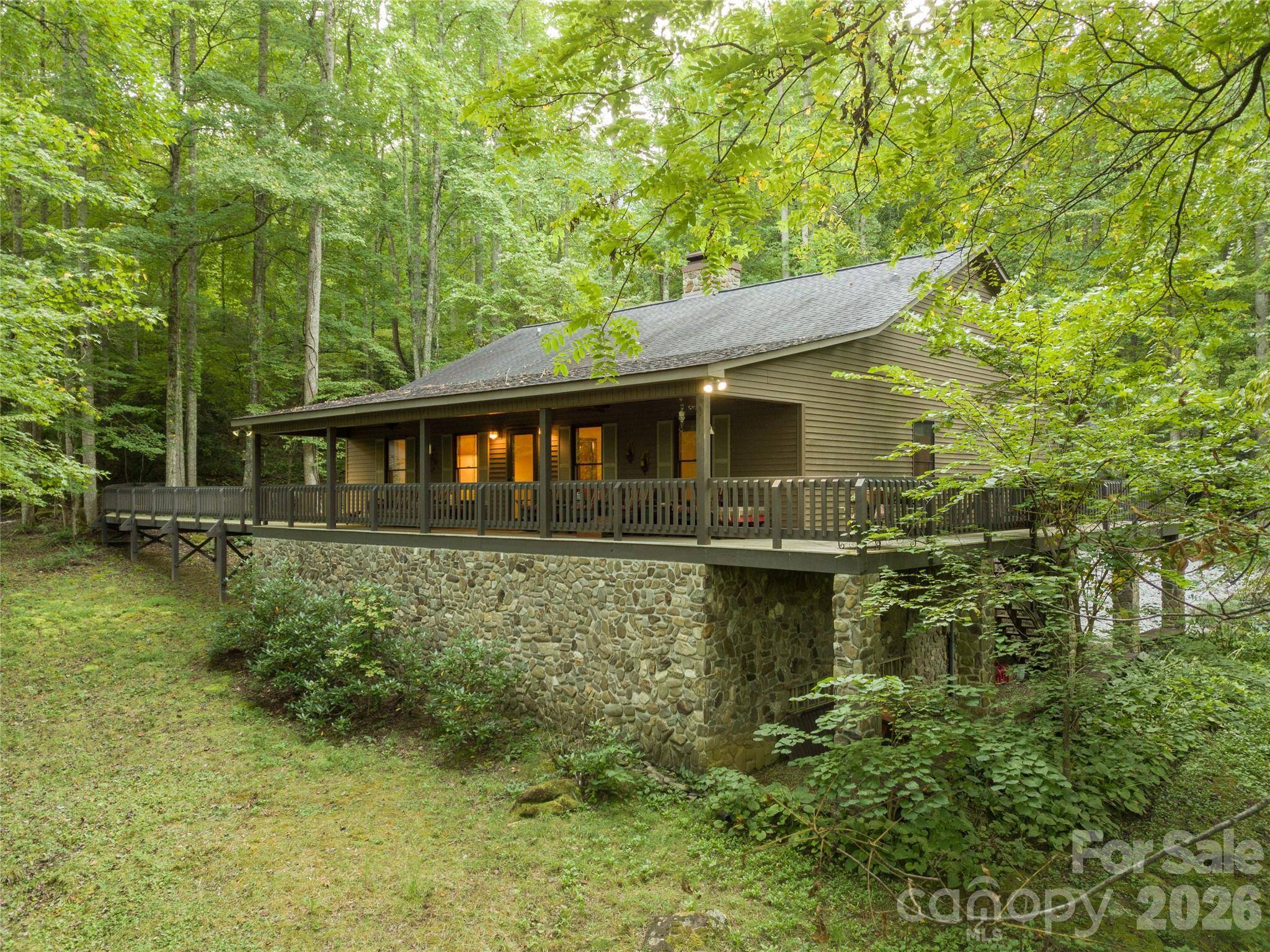 1221 Sam CV, Robbinsville, NC 28771