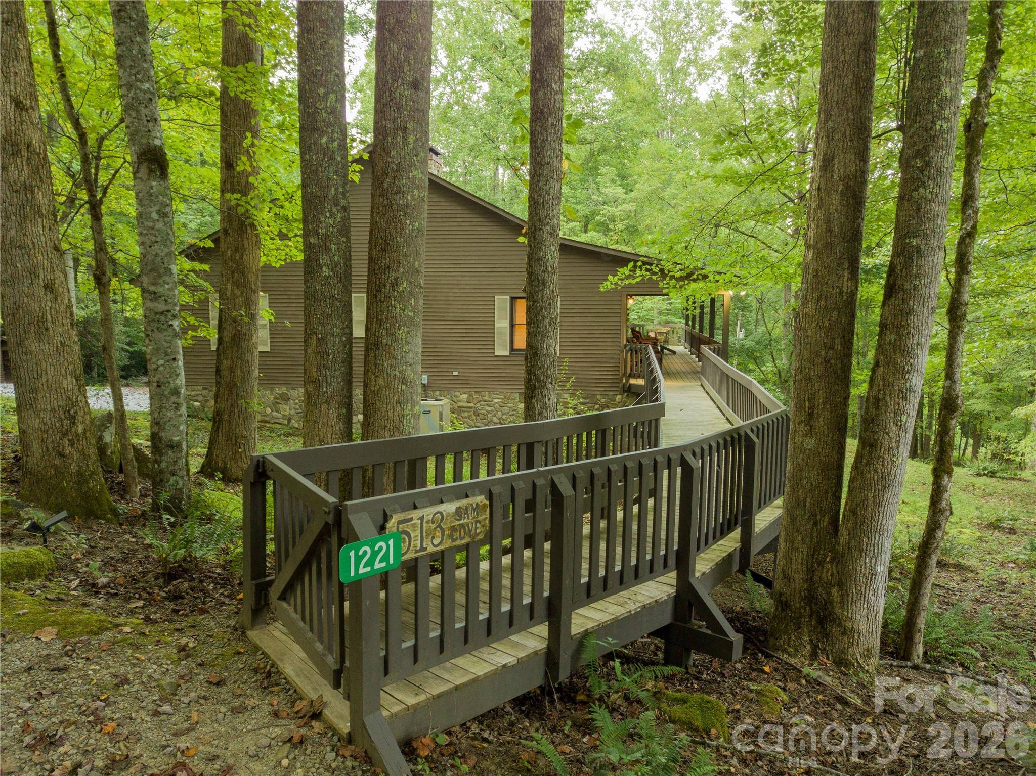1221 Sam CV, Robbinsville, NC 28771