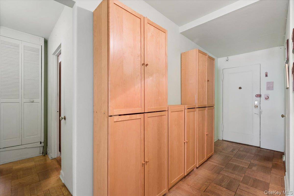 235 Garth RD #C4E, Scarsdale, NY 10583