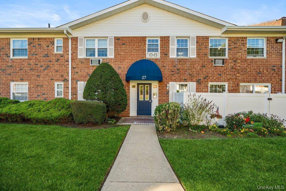 460 Old Town RD #27L, Port Jefferson Station, NY 11776