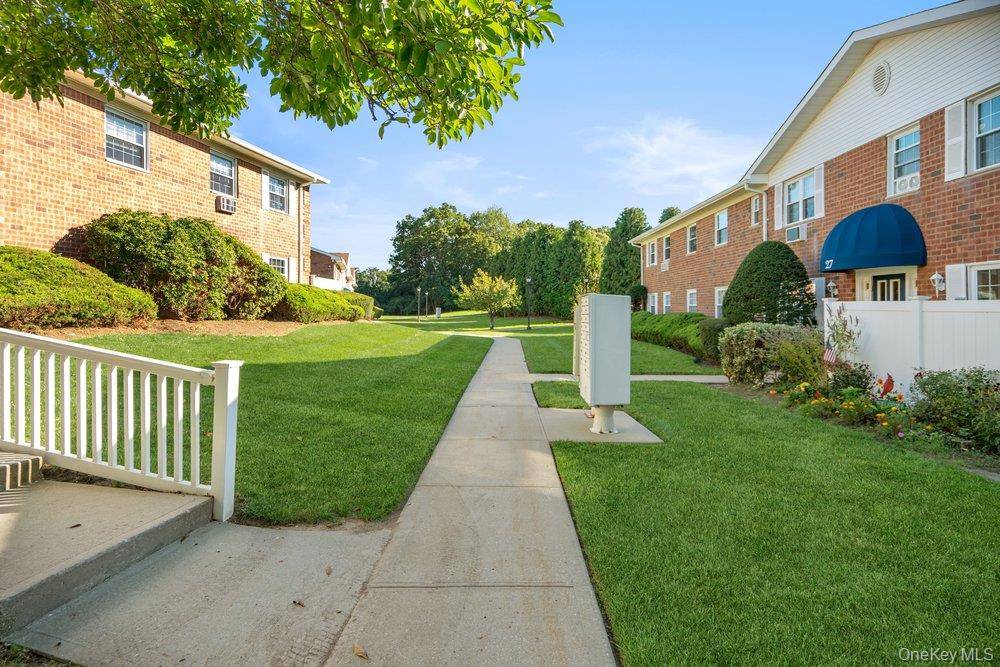 460 Old Town RD #27L, Port Jefferson Station, NY 11776