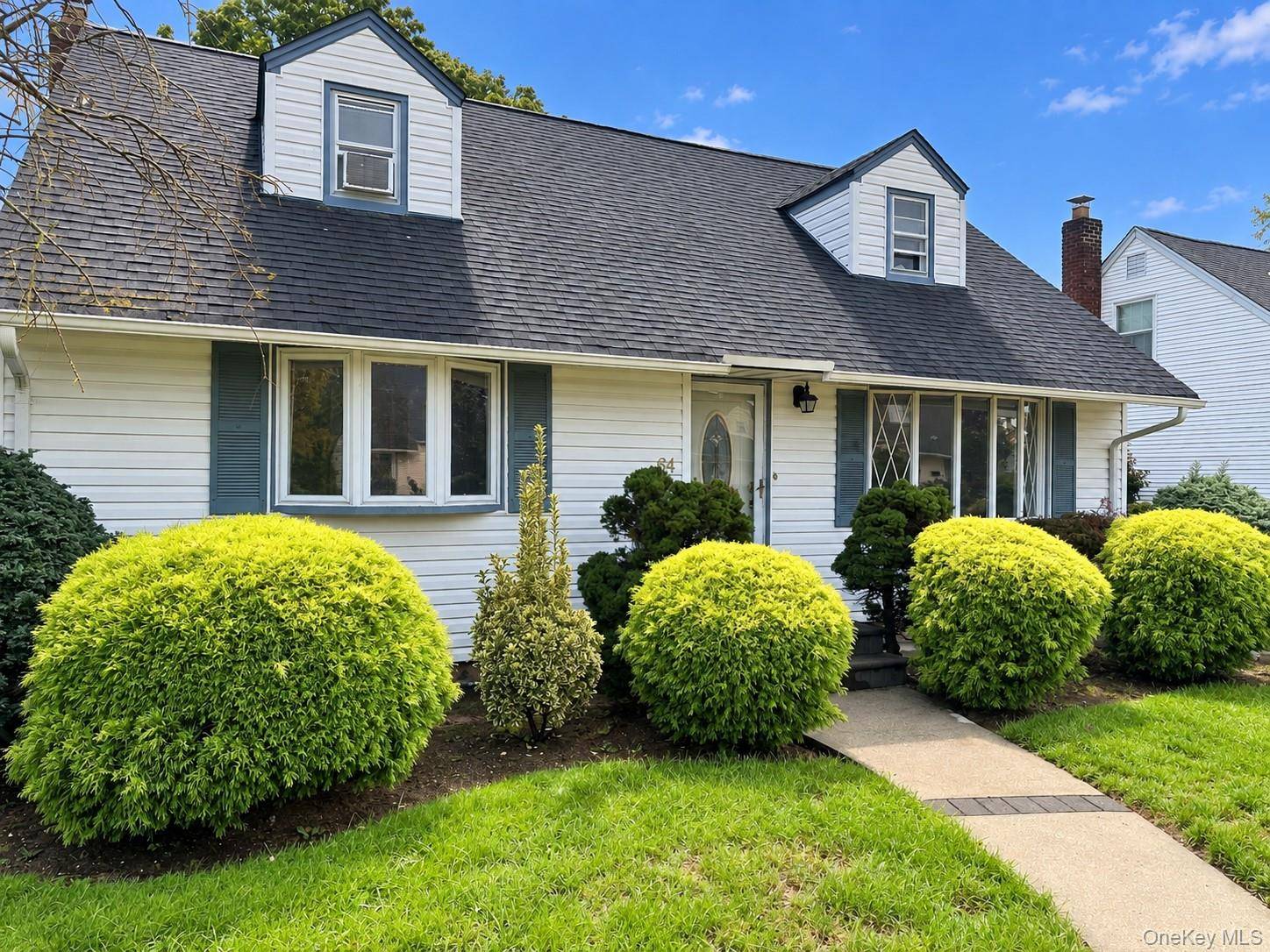 64 E Fenimore ST, Valley Stream, NY 11580