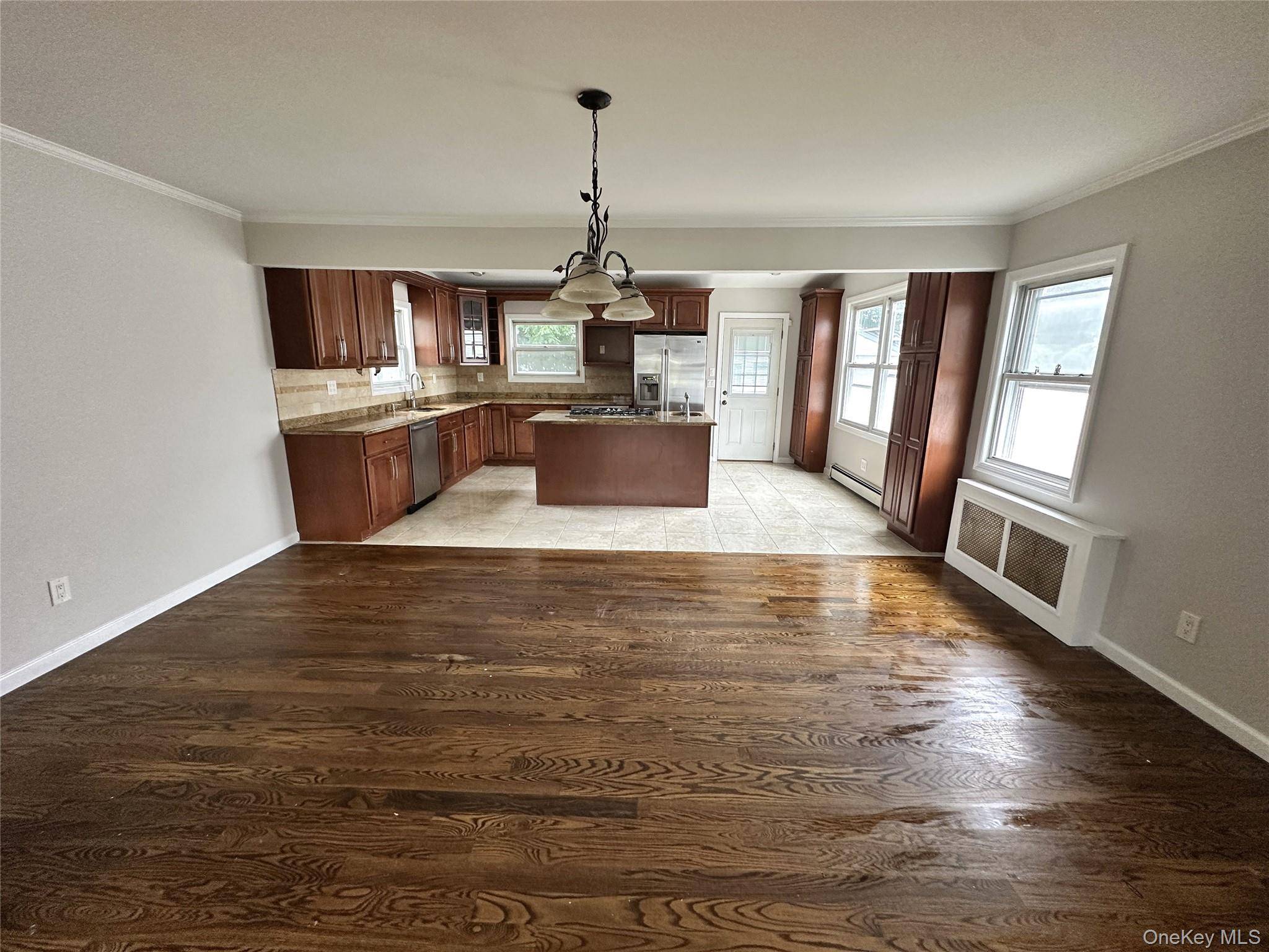 64 E Fenimore ST, Valley Stream, NY 11580