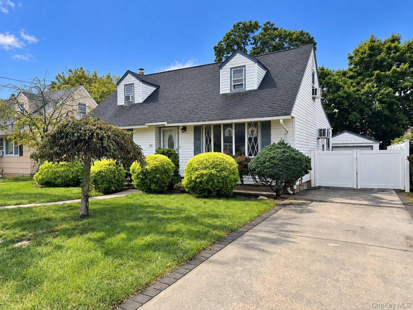 64 E Fenimore ST, Valley Stream, NY 11580