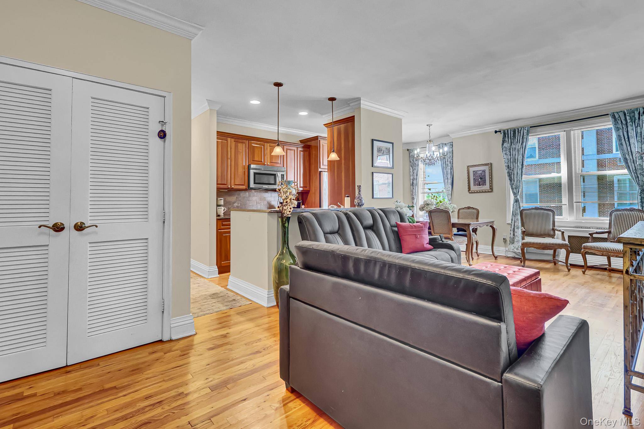 111 7th ST #304, Garden City, NY 11530