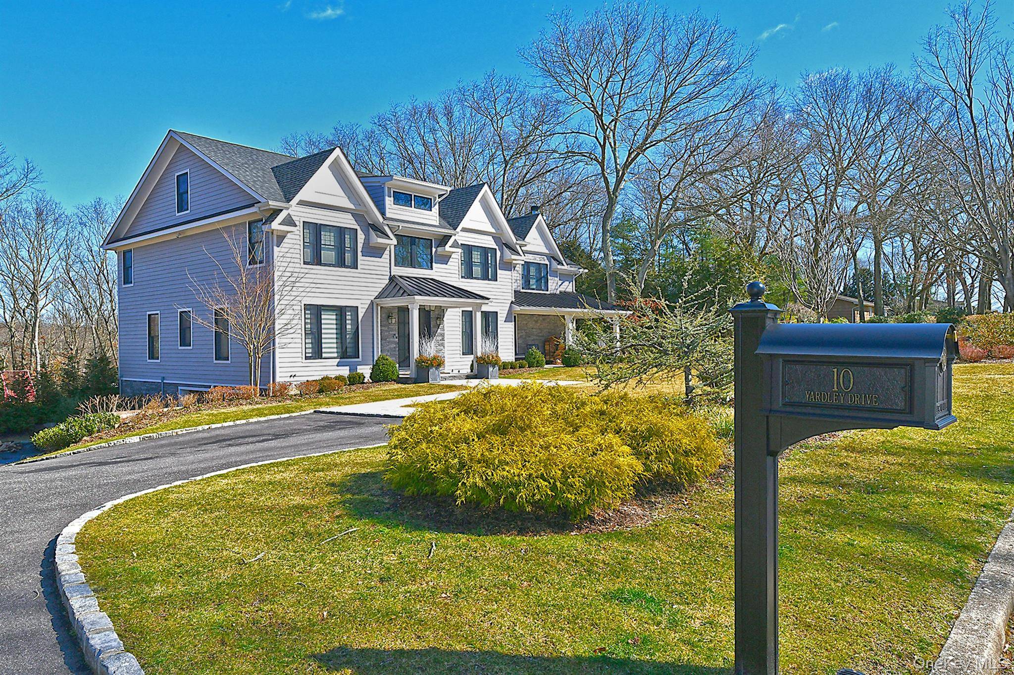 10 Yardley DR, Dix Hills, NY 11746