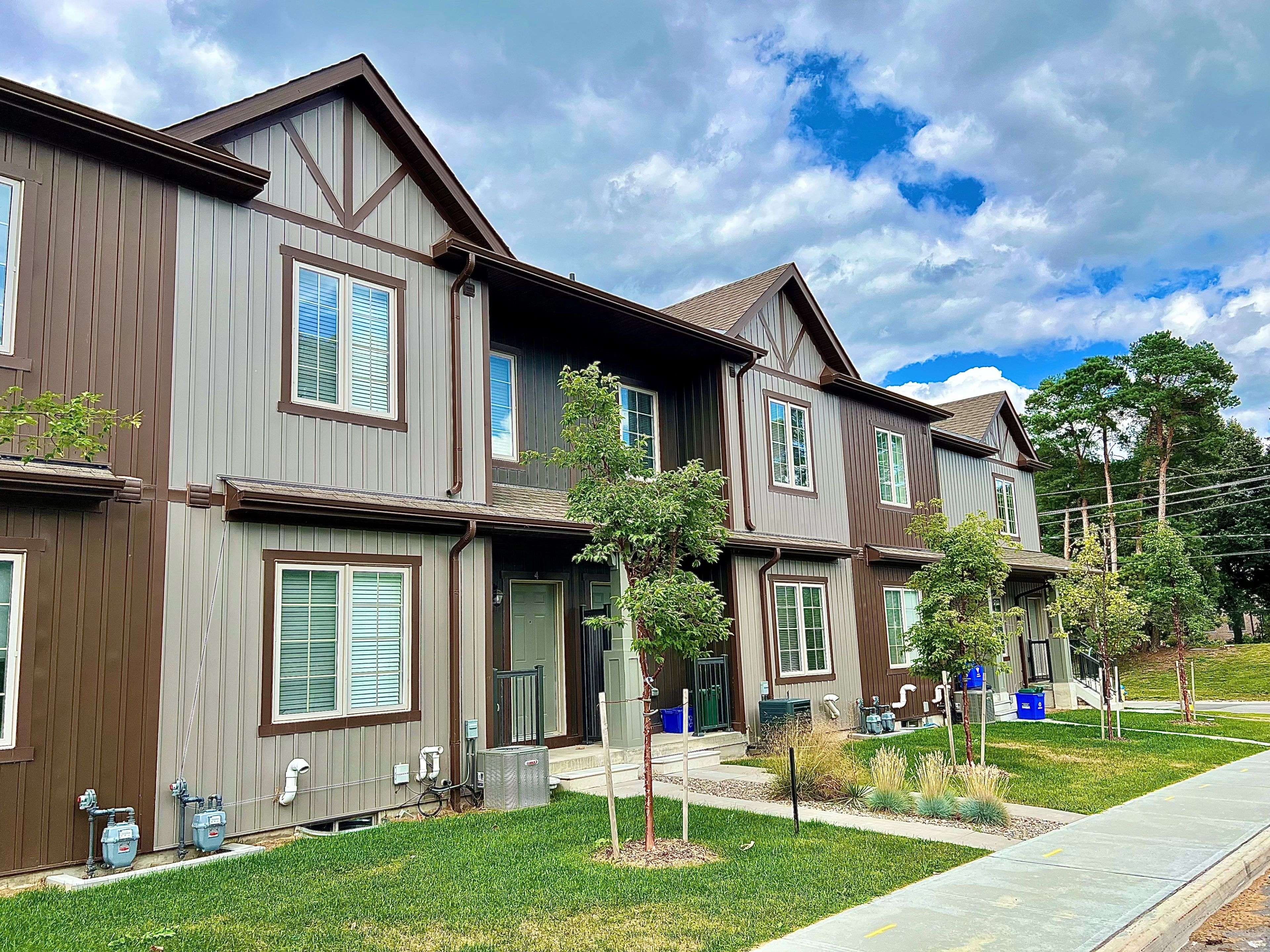 110 Grew BLVD #4, Georgina, ON L0E 1L0