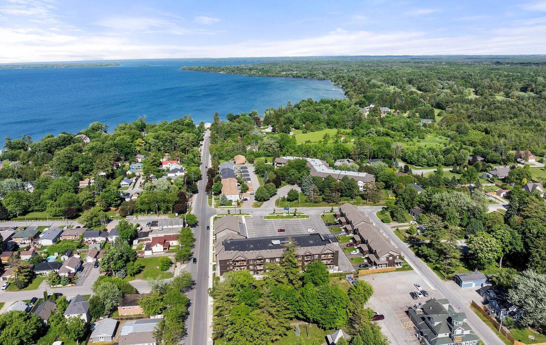110 Grew BLVD #4, Georgina, ON L0E 1L0