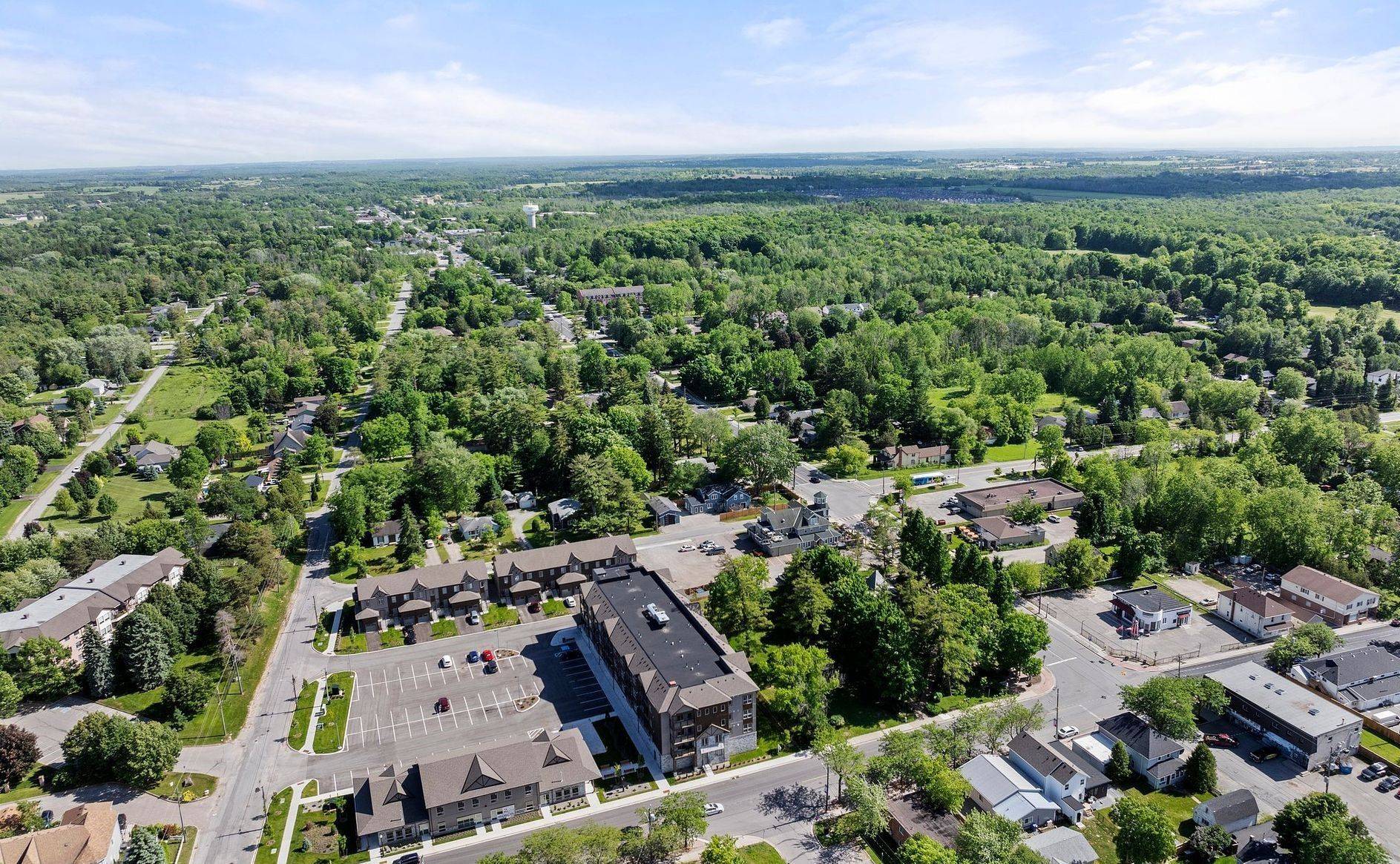 110 Grew BLVD #4, Georgina, ON L0E 1L0