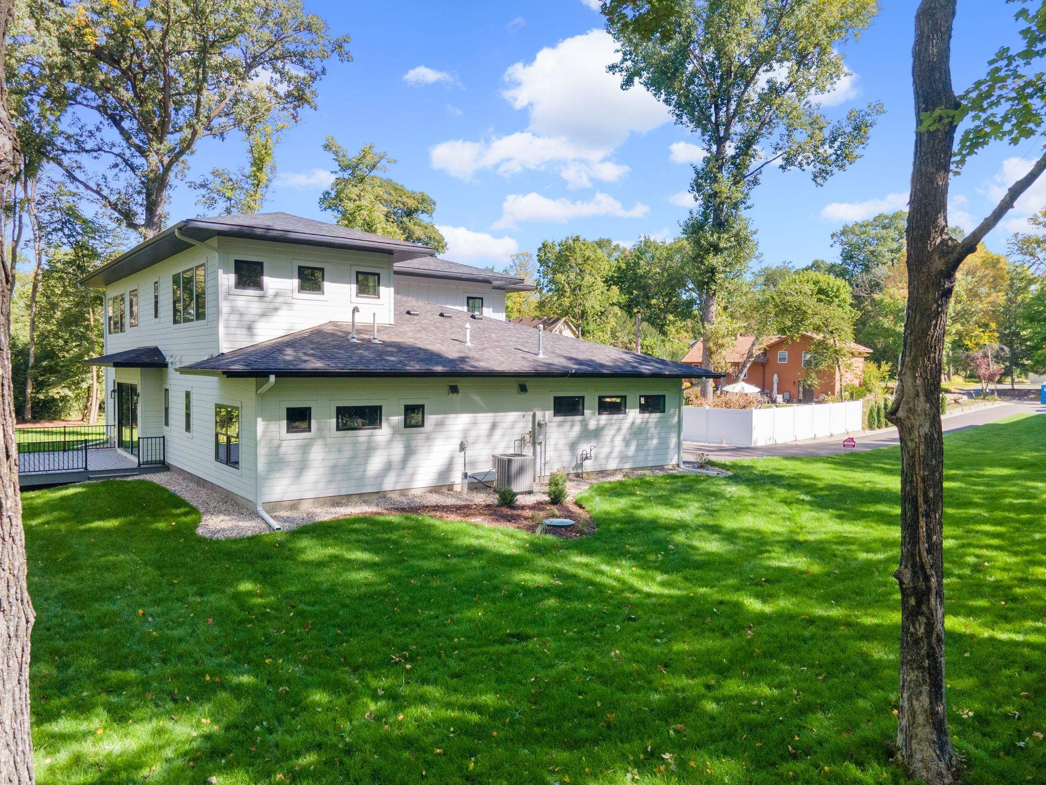 36 Lilah LN, Tonka Bay, MN 55331