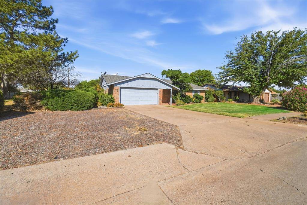2219 N Flamingo LN, Altus, OK 73521