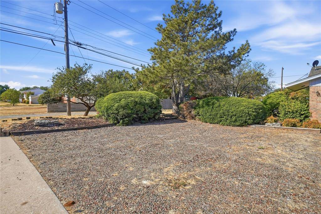 2219 N Flamingo LN, Altus, OK 73521