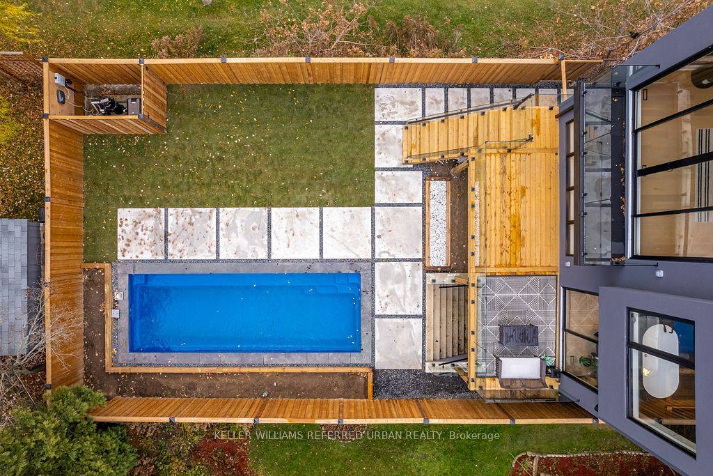 33 Twelfth ST, Toronto W06, ON M8V 3G8