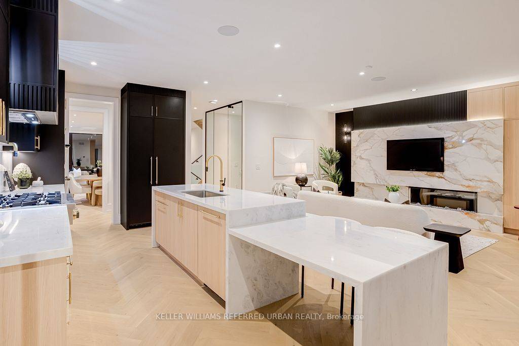 33 Twelfth ST, Toronto W06, ON M8V 3G8