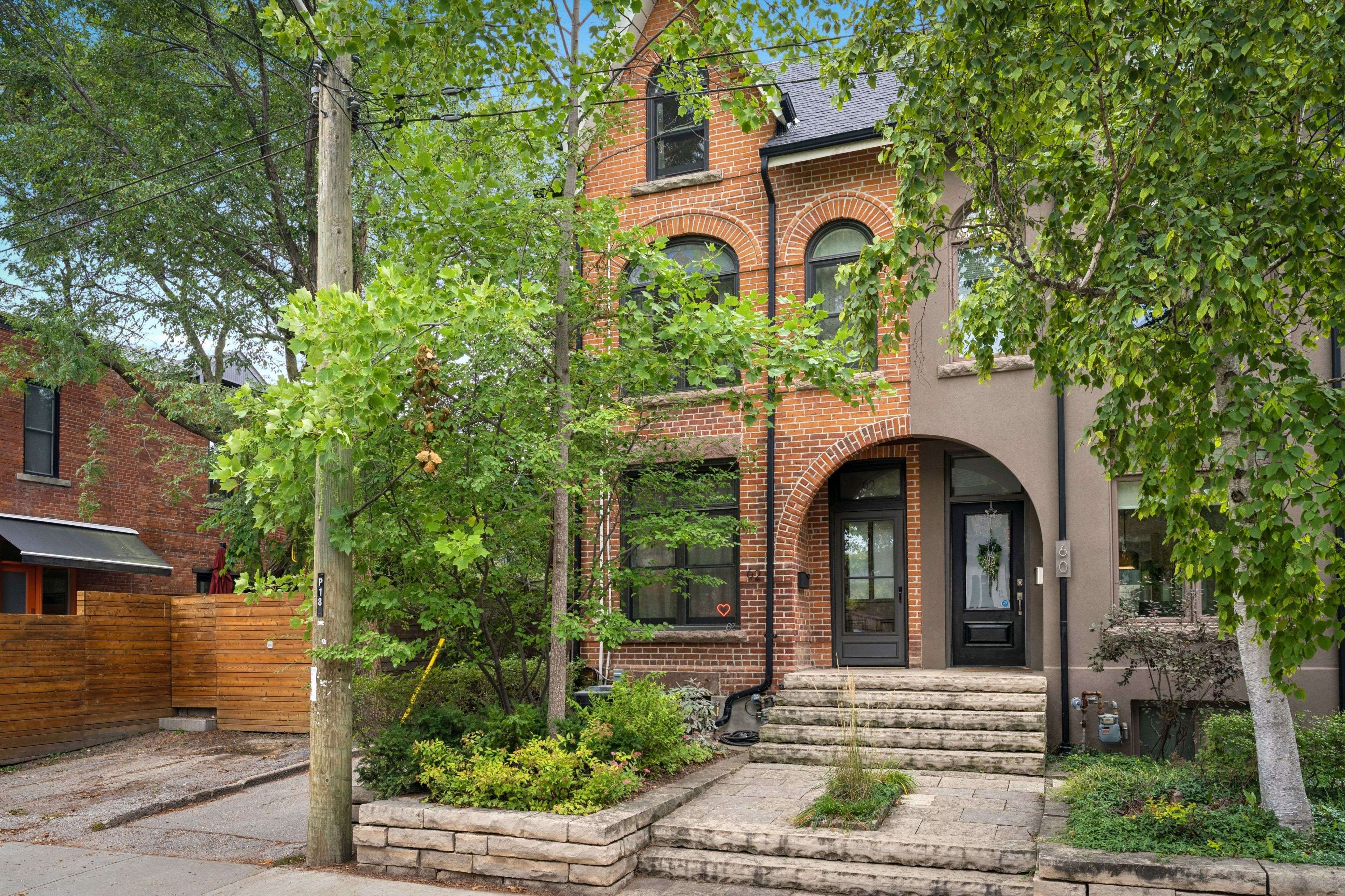 62 Pearson AVE, Toronto W01, ON M6R 1G1