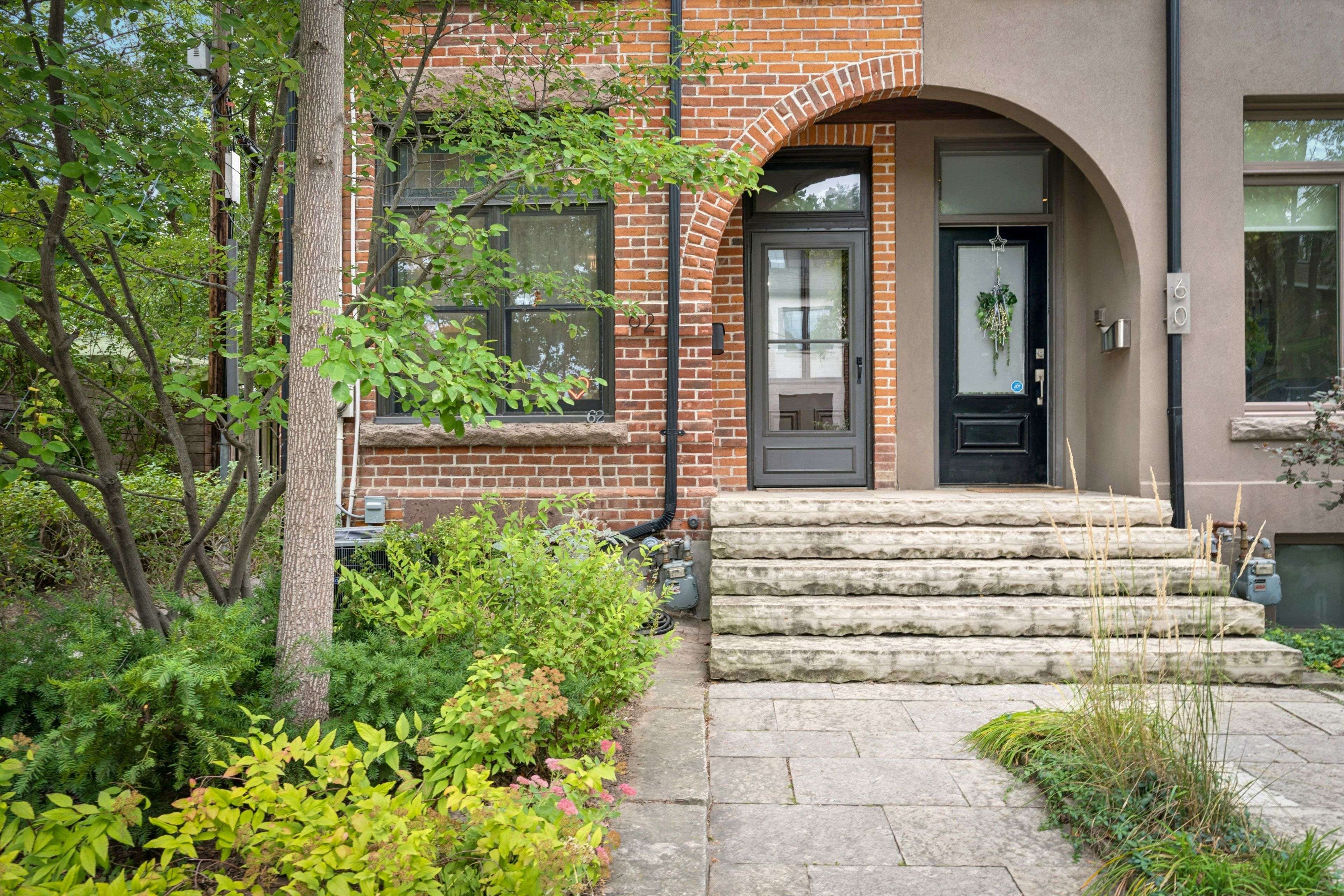 62 Pearson AVE, Toronto W01, ON M6R 1G1