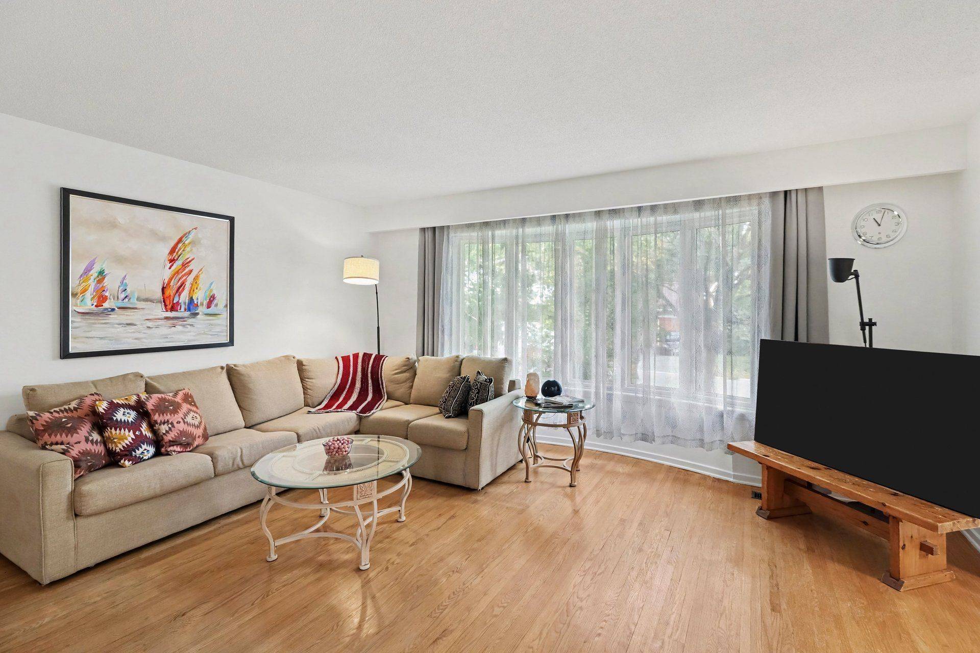 16 Eastpark DR, Blackburn Hamlet, ON K1B 3Z8