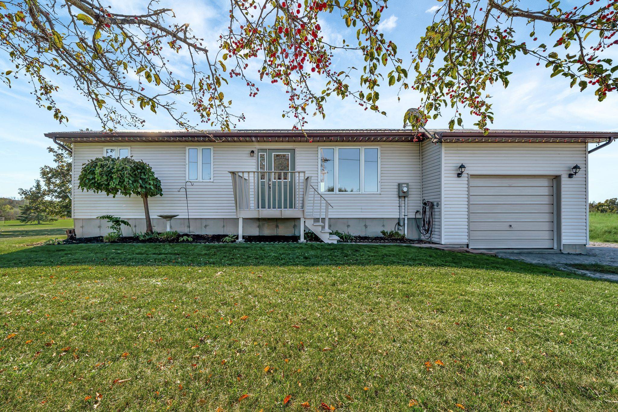 198 Welbanks RD, Prince Edward County, ON K0K 1P0