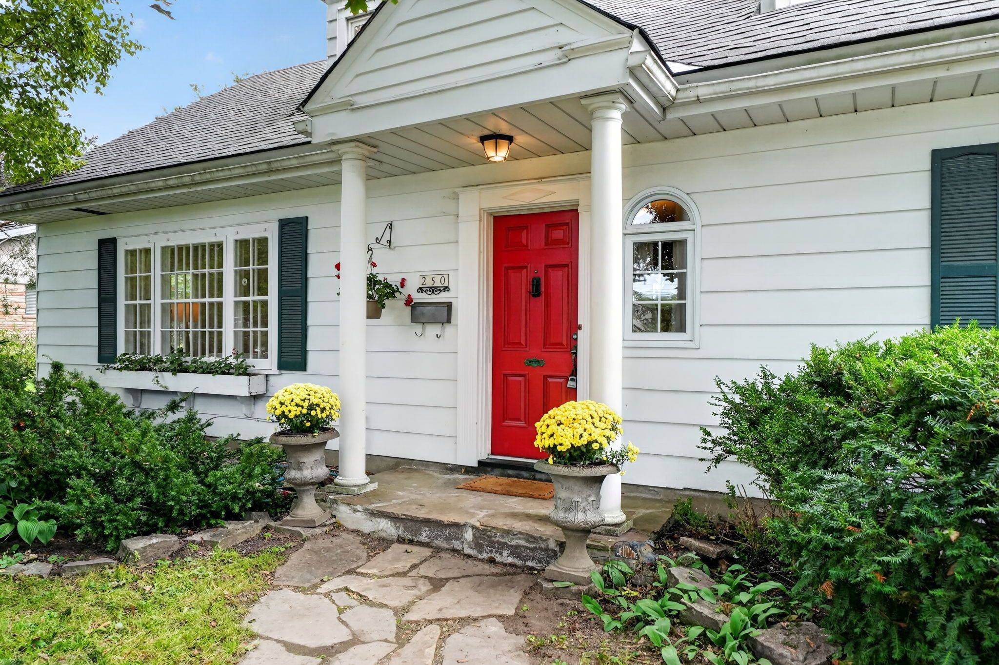 250 Faircrest RD, Alta Vista And Area, ON K1H 5E1