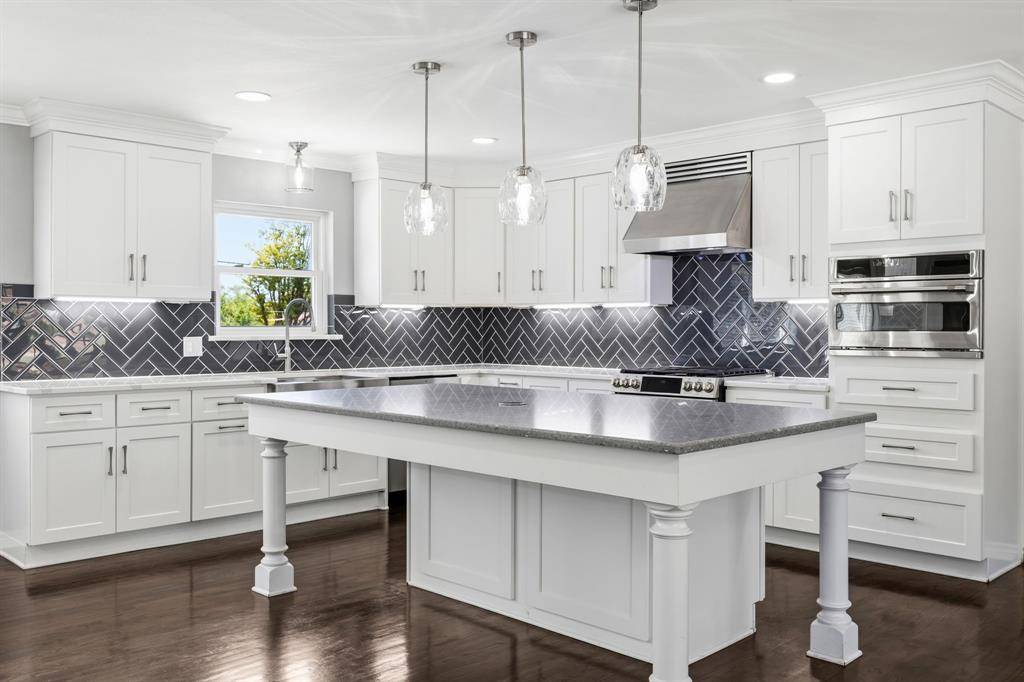 1636 W Red Bird Lane, Dallas, TX 75232