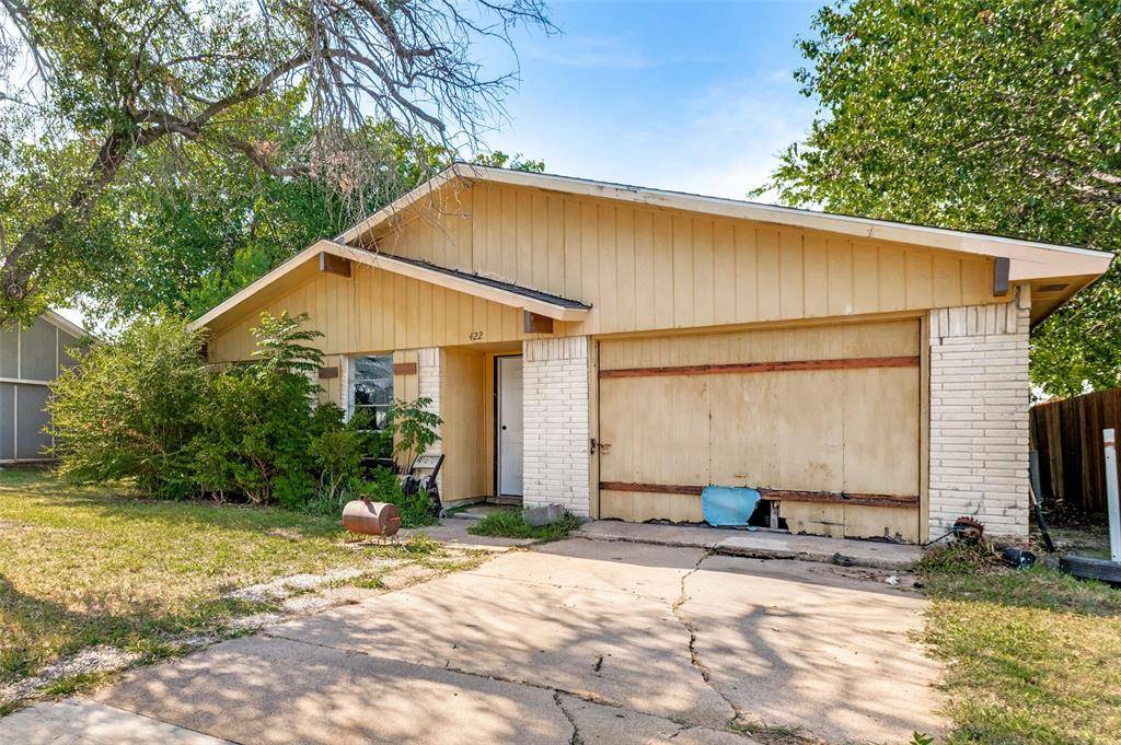 422 N Holiday Drive, Grand Prairie, TX 75052