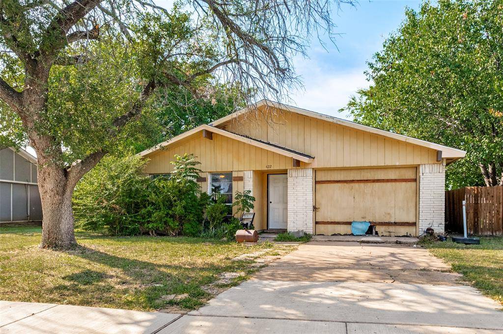 422 N Holiday Drive, Grand Prairie, TX 75052