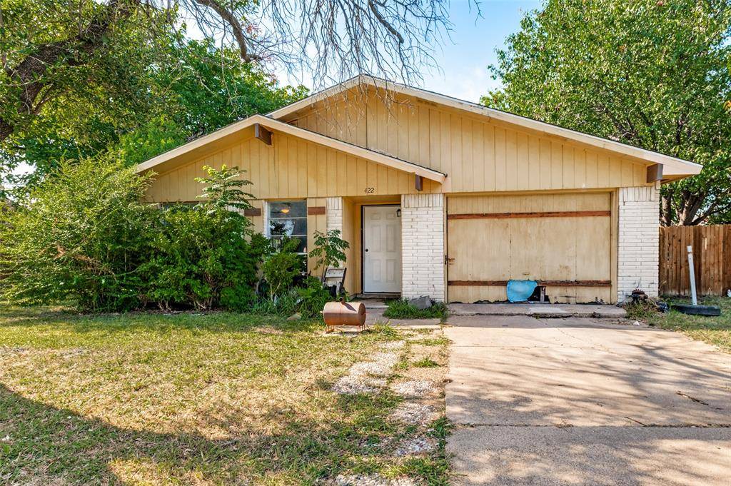 422 N Holiday Drive, Grand Prairie, TX 75052