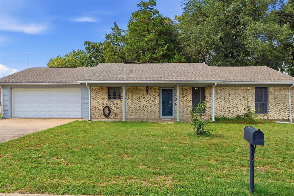 108 Brenda Dr., Mount Pleasant, TX 75455