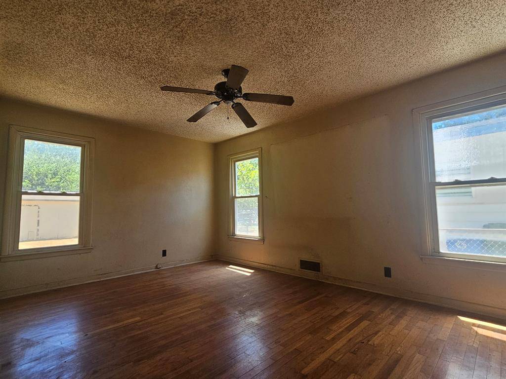 540 Harrison Lane, Hurst, TX 76053